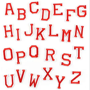 10 същите бр/партида Червени бродирани букви от азбуката Дрехи Patch
