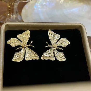 2023 Нова корейска мода пеперуда обеци мода елегантен прости метални обеци Дамски бижута