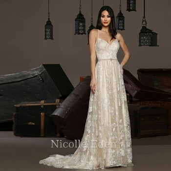 Nicolle Eden Спагети каишка Сватбени рокли без гръб V-образно деколте Дантела Апликации Официална булка рокля Vestido de Casamento по поръчка