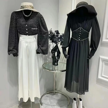 Магазин за дрехи Черен PU манекени женски бюст манекен с галванична глава и ръка желязо рамка за прозорец облекло дисплей