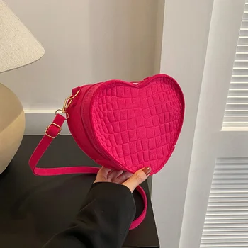 Малка женска чанта Мода Луксозна дизайнерска чанта Heart Europe чанти за жени Bolsas чанта Дамско рамо Messenger 2023 Trend